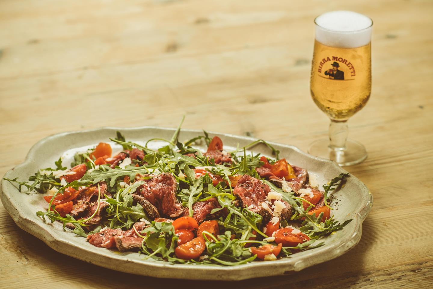 <span style="color: #fff;">Beef fillet and rocket salad</span>